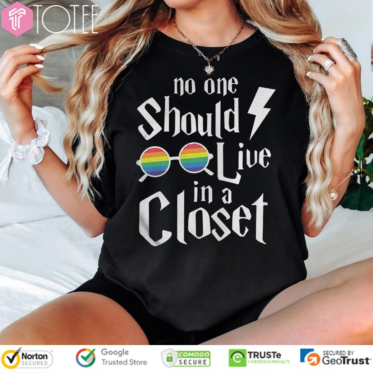 Lgbt Pride Harry Potter Glasses No One Should Live In A Closet T-shirt