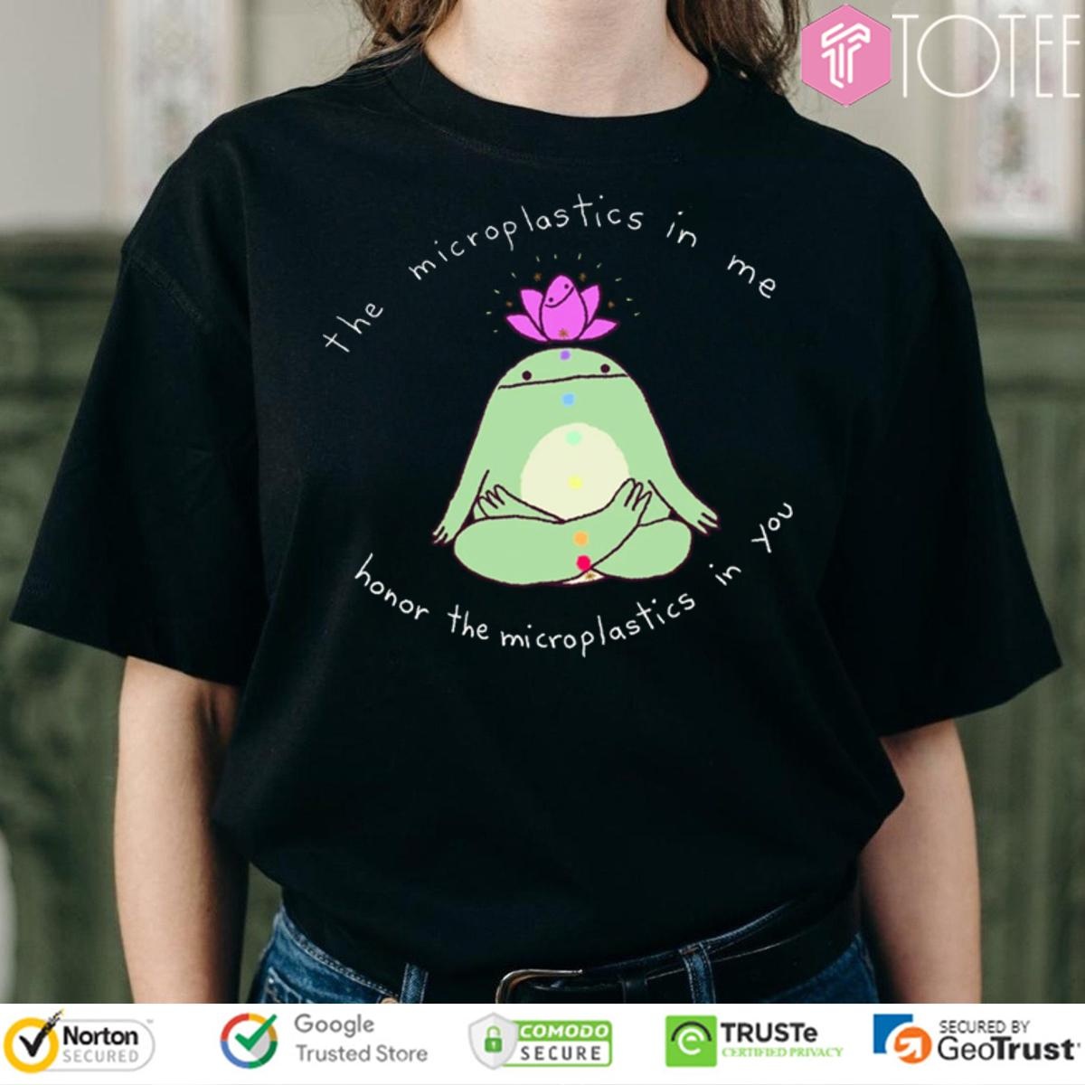 Yoga Frog The Microplastics In Me Horror The Microplastics In You T-shirt