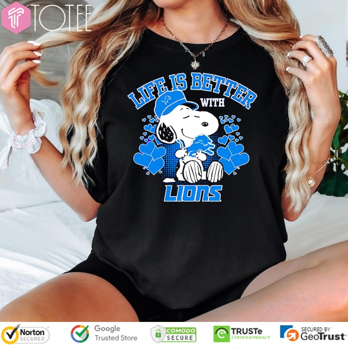 Life Is Better Lions Snoopy Hug Detroit Lions Logo T-shirt